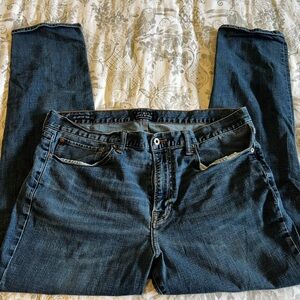 Lucky Brand 121 Slim Fit Men's Jean in size 38/32